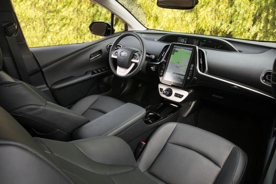 Интерьер Toyota Prius Prime 2016 года  (NA) (фото 45 из 55)